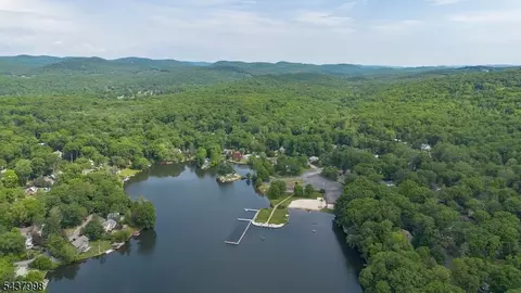 39 Old Rd, Ringwood, NJ 07456