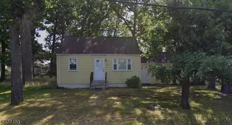 906 Englishtown Rd, Old Bridge, NJ 08857