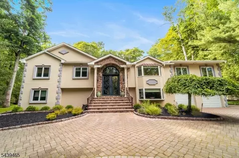 136 Willow Dr, Old Tappan, NJ 07675