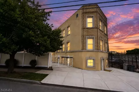 233 Malvern St, Newark, NJ 07105