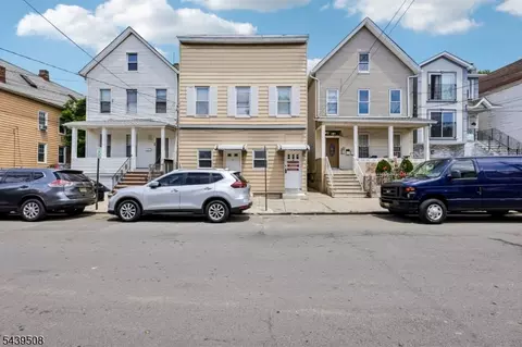 523 Franklin St, Elizabeth City, NJ 07206