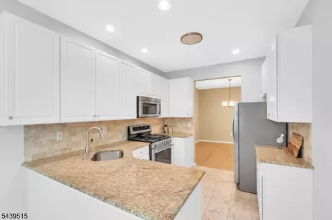 28 Kensington Dr, Randolph, NJ 07869