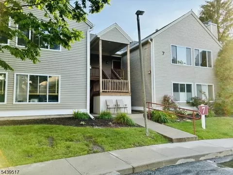 74 Falcon Ridge Way #4, Hamburg, NJ 07419