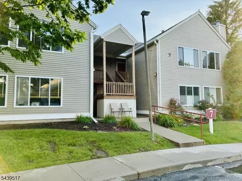 74 Falcon Ridge Way #4, Hamburg, NJ 07419