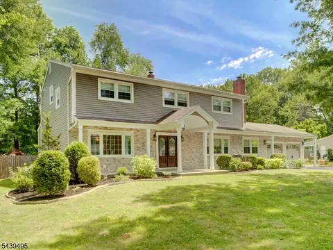 11 Druid Hill Dr, Parsippany, NJ 07054
