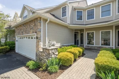 20 Pine Valley Rd, Livingston, NJ 07039