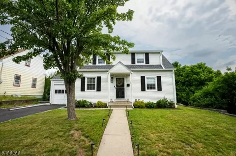 52 Knollwood Ter, Clifton, NJ 07012