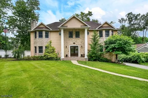 28 Fairview Dr, East Hanover, NJ 07936