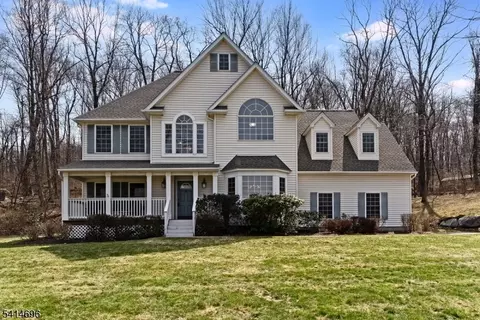 11 Dahn Dr, Sparta, NJ 07871
