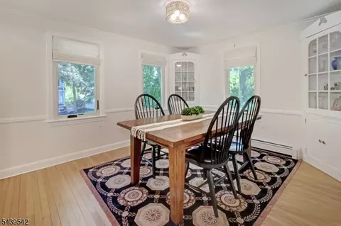 10 Meadow Rd, Chatham, NJ 07928