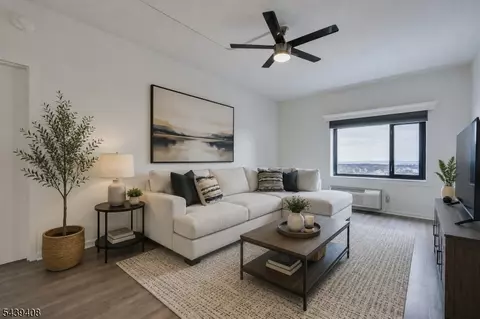 1 Carriage City Plz #1513, Rahway, NJ 07065