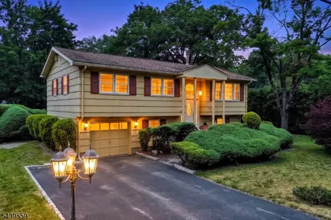 9 Ricker Rd, Newfoundland, NJ 07435