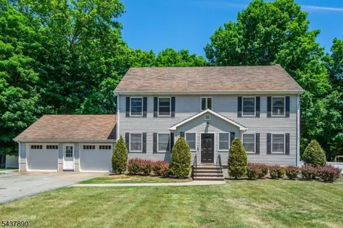 13 Greenhut Ave, Randolph, NJ 07869