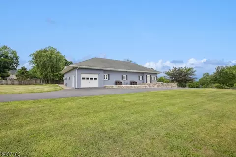 52 Charlestown Rd, Hampton, NJ 08827