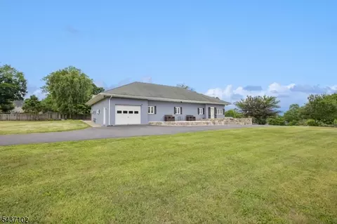 52 Charlestown Rd, Hampton, NJ 08827