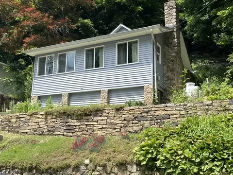 180 Lakeside Dr, Belvidere, NJ 07823