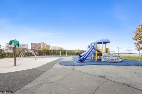 199 W 24th St, Bayonne, NJ 07002