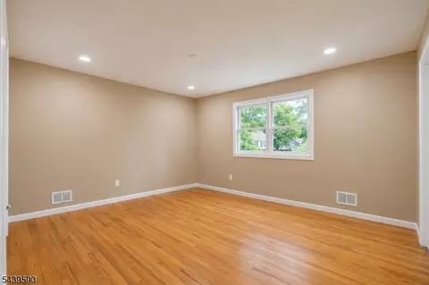 31 Shearn Dr, Middlesex, NJ 08846 photo 15