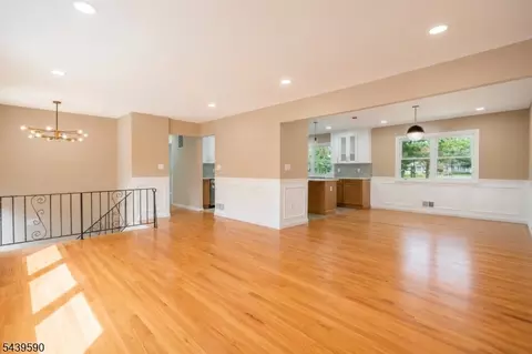 31 Shearn Dr, Middlesex, NJ 08846 photo 13