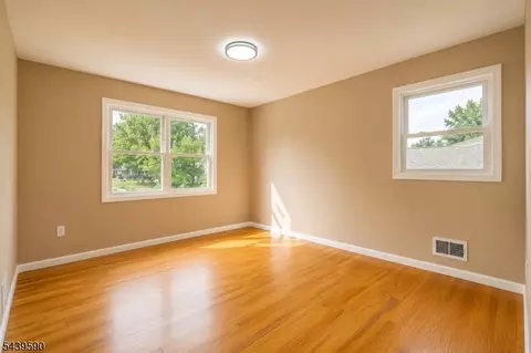31 Shearn Dr, Middlesex, NJ 08846 photo 17