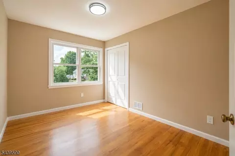 31 Shearn Dr, Middlesex, NJ 08846 photo 16