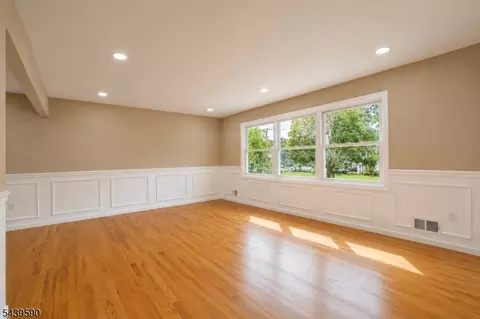 31 Shearn Dr, Middlesex, NJ 08846 photo 12
