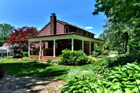 16 Weeden Dr, West Milford, NJ 07480