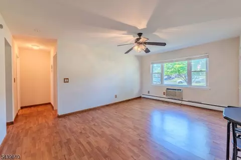 Living - 93 Fox Rd, Edison, NJ 08817 photo 3 of 4