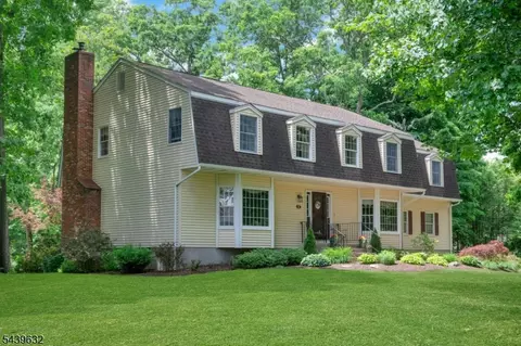 20 Lark Ln, Oak Ridge, NJ 07438