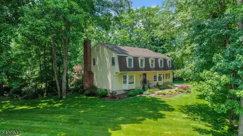 20 Lark Ln, Oak Ridge, NJ 07438