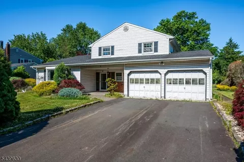 9 Annette Dr, Edison, NJ 08820