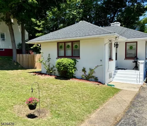 144 Baker St, Dover, NJ 07801