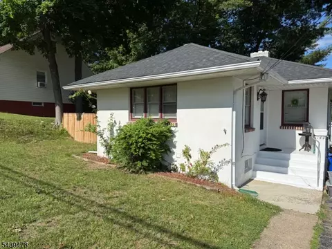 144 Baker St, Dover, NJ 07801