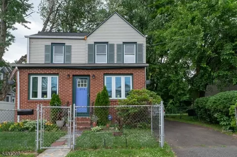 204 Vine St, Roselle, NJ 07203