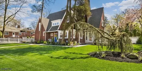 206 Lakeview Ave, Leonia, NJ 07605