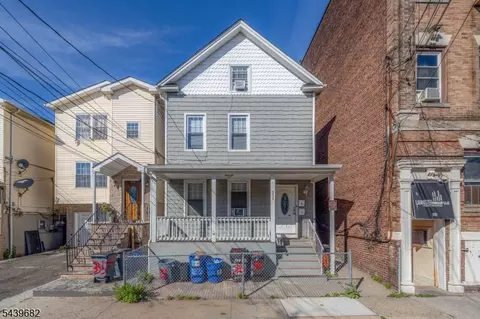 333 Magnolia Ave, Elizabeth City, NJ 07206