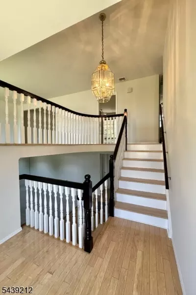 30 Tanglewood Dr, East Hanover, NJ 07936