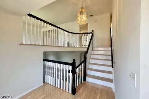 30 Tanglewood Dr, East Hanover, NJ 07936