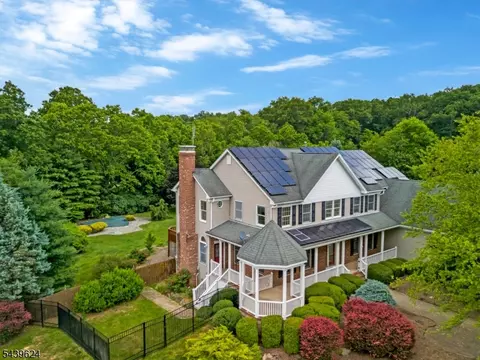 40 Southgate Dr, Annandale, NJ 08801
