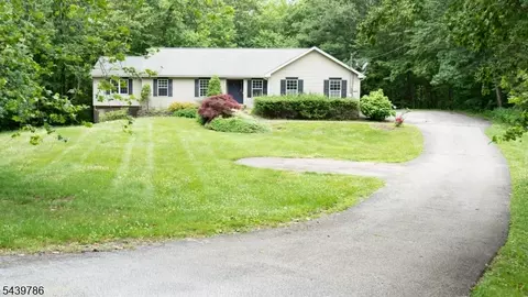 7 Woodland Hills Dr, Sussex, NJ 07461
