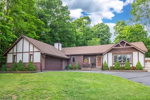 14 Stanley Pl, Budd Lake, NJ 07828