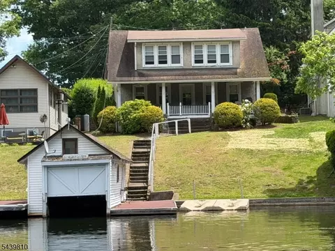 66 W River Styx Rd, Hopatcong, NJ 07843