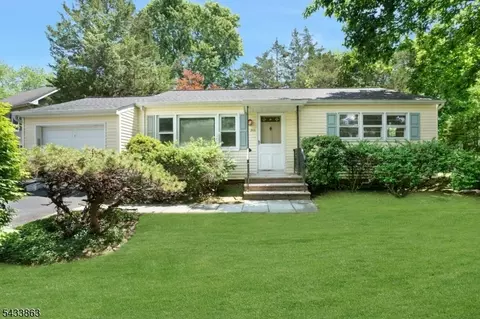 200 Runnymede Pkwy, New Providence, NJ 07974