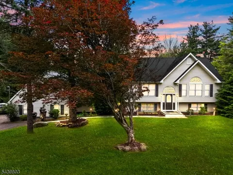 251 W Mountain Rd, Sparta, NJ 07871