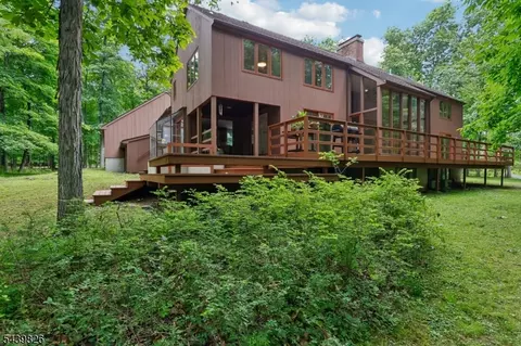 42 Pin Oak Rd, Skillman, NJ 08558