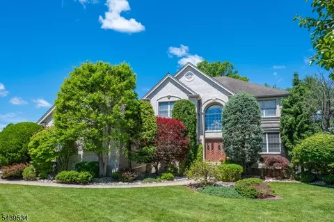 9 Ralph Dr, Fairfield, NJ 07004