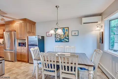 Dining - 102 Michael St, Edison, NJ 08820 photo 2 of 4