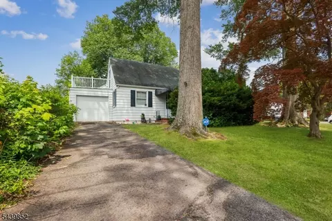 320 Redmont Rd, North Plainfield, NJ 07063