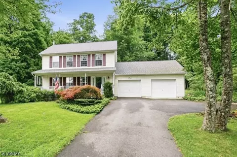 10 Mountainside Dr, Newton, NJ 07860