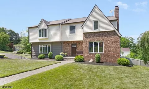 1 Ashley Ct, Morristown, NJ 07960